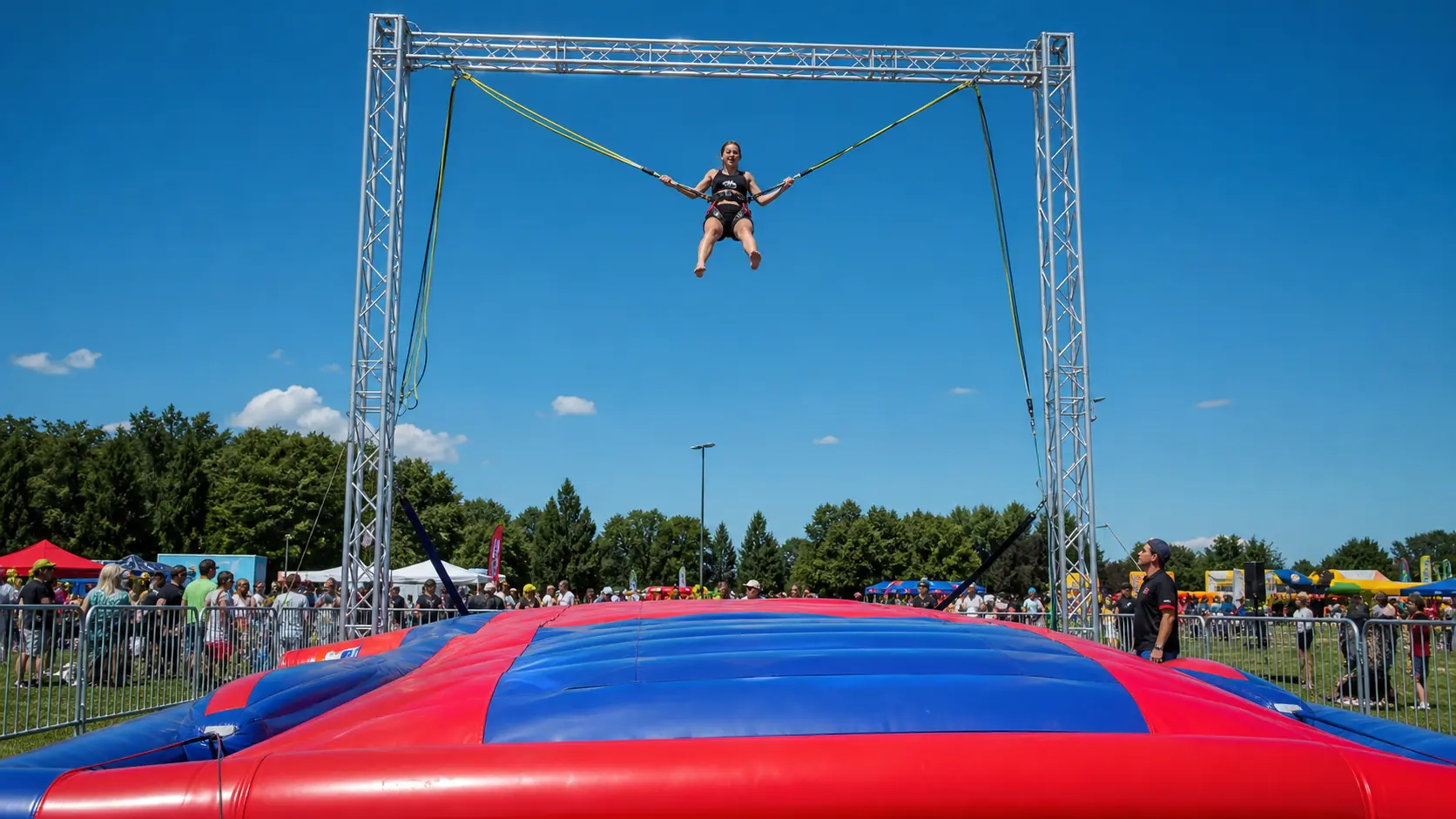 Trampolino elastico gonfiabile e parco trampolini: guida per operatori