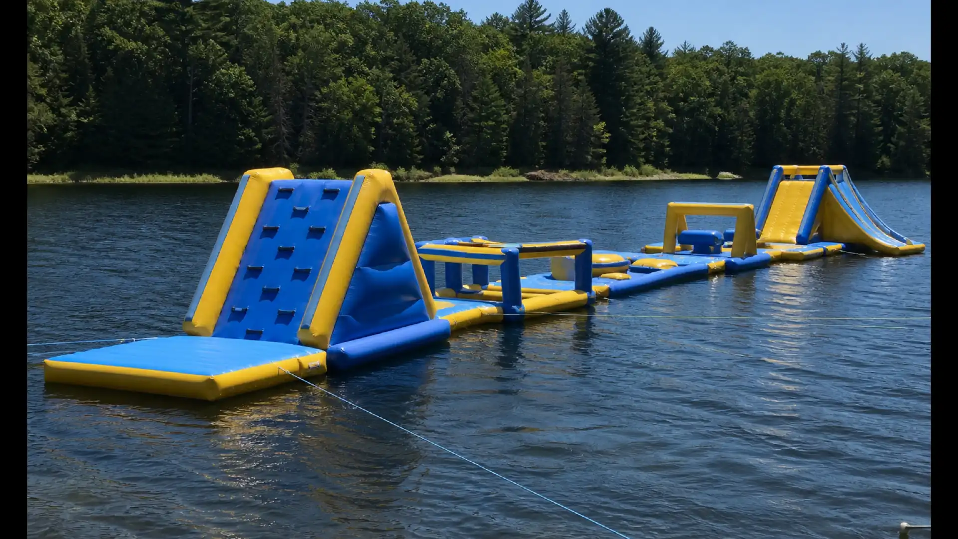 Strutture Gonfiabili Acquatiche: Guida all'Acquisto per Giochi d'Acqua e Percorsi ad Ostacoli Galleggianti