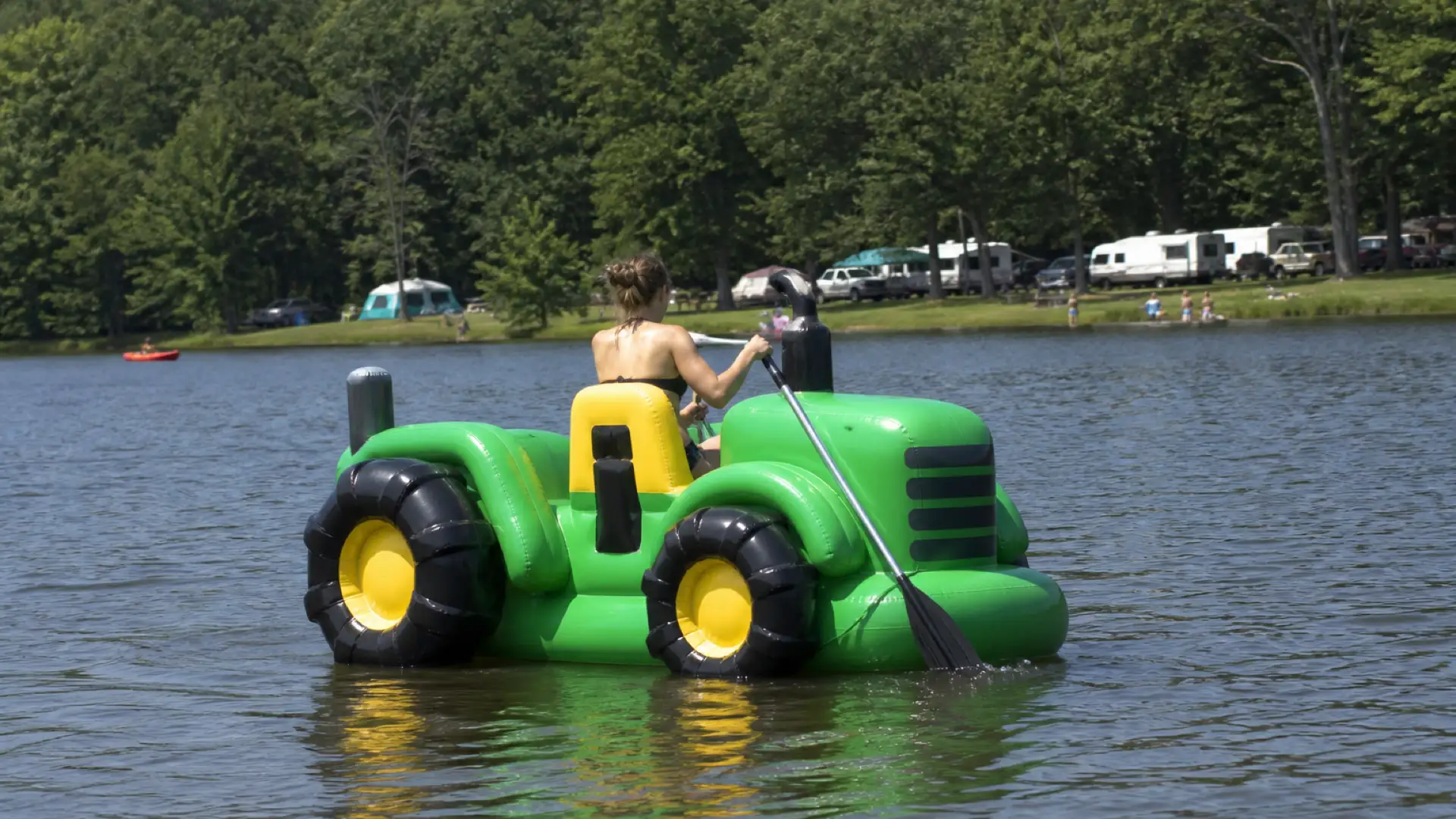 Tracteurs aquatiques gonflables pour plans d&rsquo;eau : guide d&rsquo;achat pour parcs de loisirs et campings